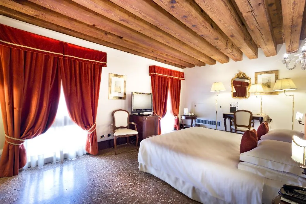 Double or Twin CLASSIC Room, Ruzzini Palace, Venice