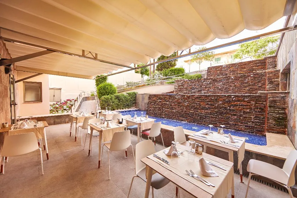 Restaurant, Mediterranean bay, Majorca