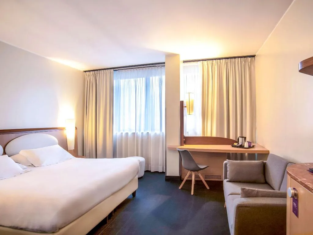 Double or Twin STANDARD Room, Mercure Roma West, Rome