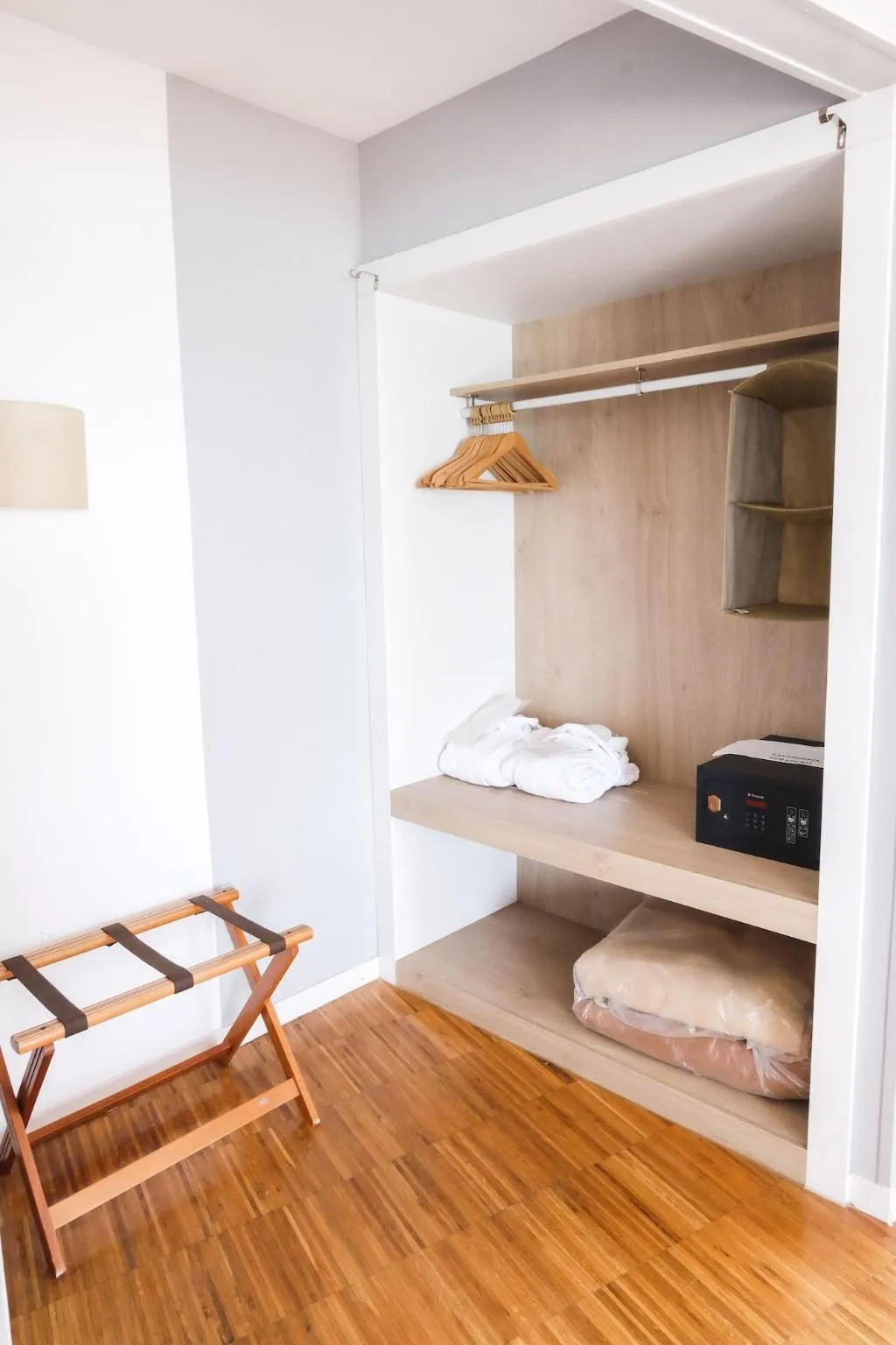 Room, Subur, Costa Brava