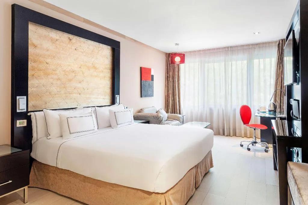 FAMILY ROOM STANDARD Room, Melia Madrid Princesa, Madrid