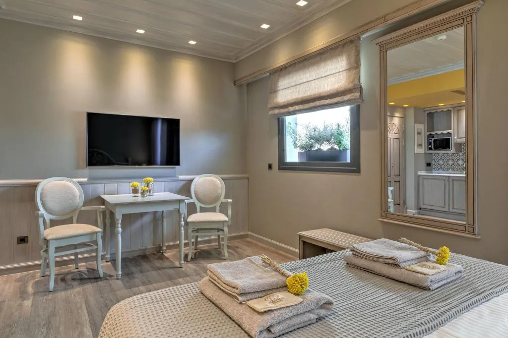 STUDIO QUEEN SIZE BED Room, Estia Boutique Apartments, Athens
