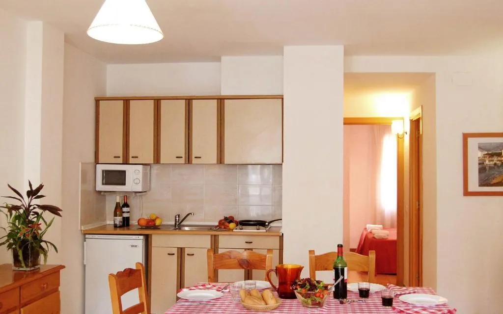 APARTMENT CAPACITY 6 TWO BEDROOMS Room, Comte d'Empuries, Costa Brava