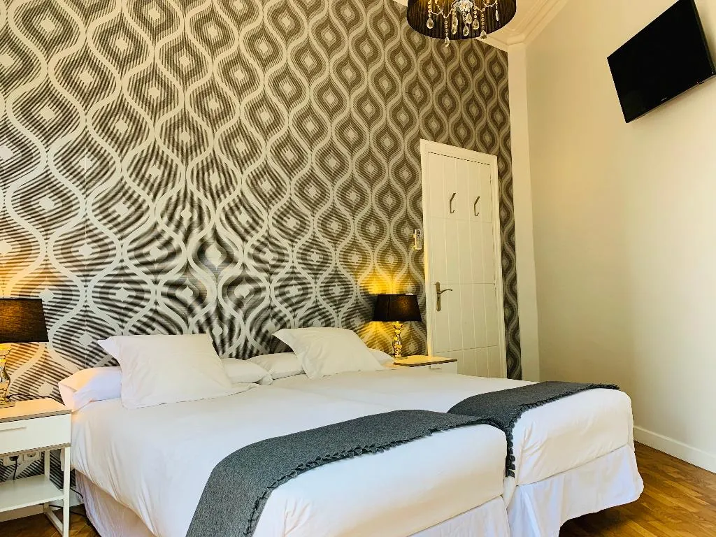 TWIN Private external bathroom Room, Super Balmes Guest House, Barcelona