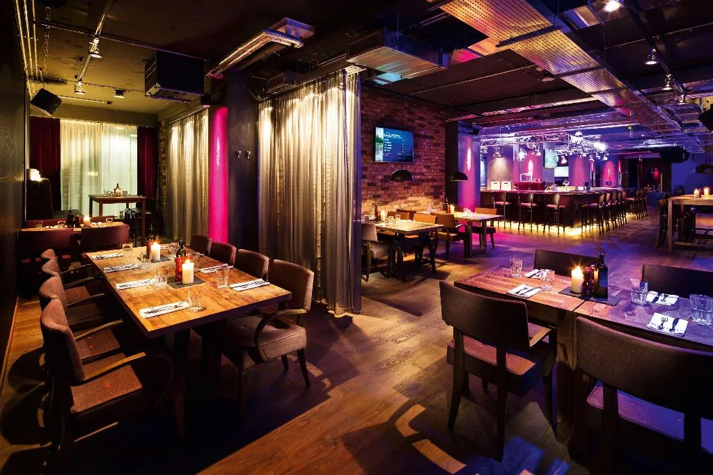 Lobby, Pulse 8, Prague