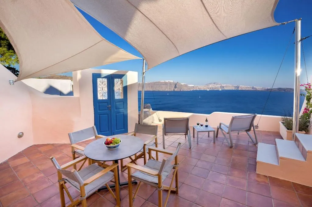 Room, Horizon Aeifos Suites, Santorini