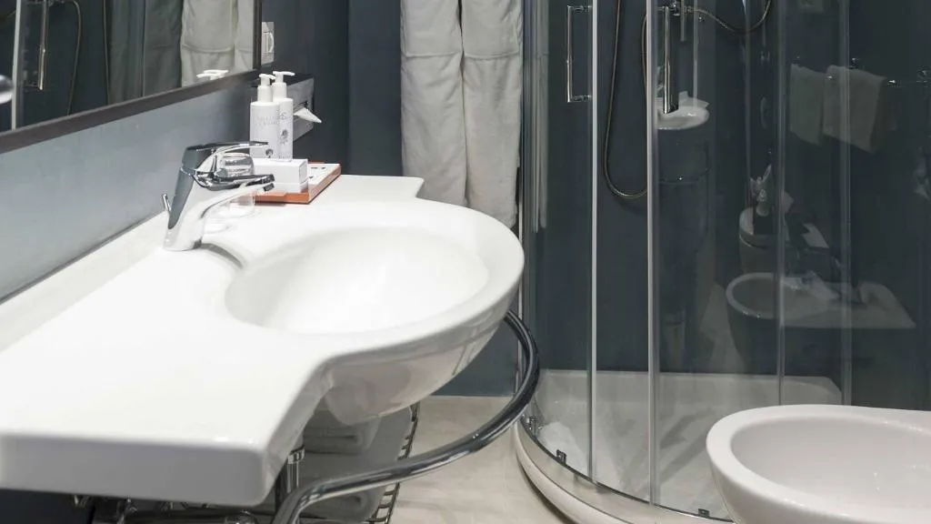 JUNIOR SUITE CAPACITY 4 Room, Sonder Missori, Milan