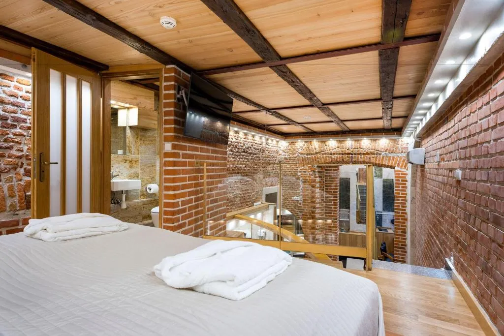 SUITE KING SIZE BED Room, Aparthotel Stare Miasto, Krakow