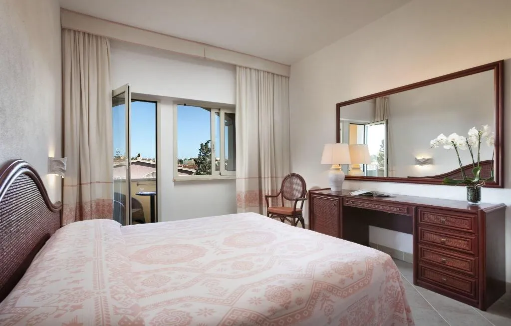 TRIPLE GRAND Room, Gabbiano Azzurro, Olbia