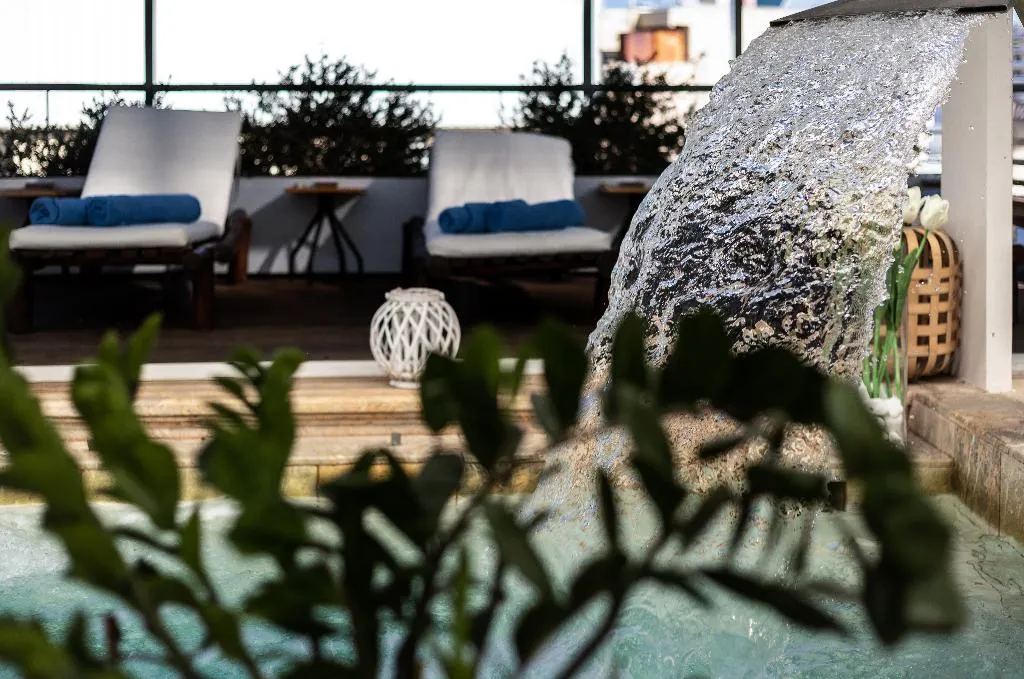 Pool, Coral, Athens