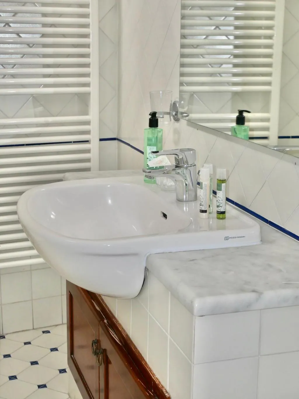 APARTMENT WITH BALCONY Room, Antico Palazzo Scala, Naples