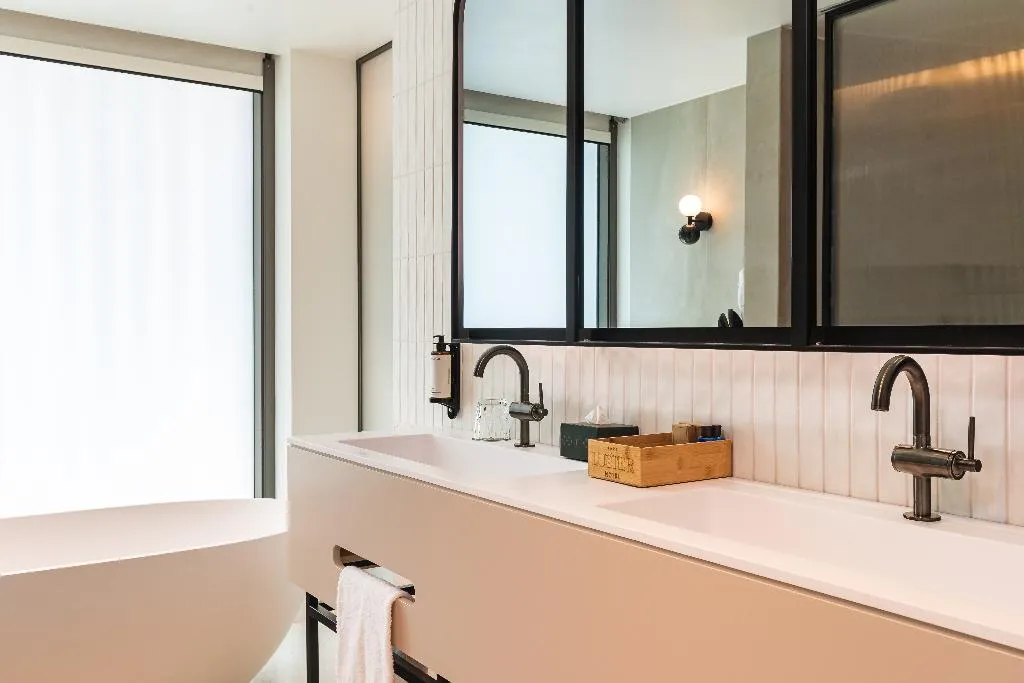 SUITE TWO BEDROOMS Room, Luster Hotel, Lisbon