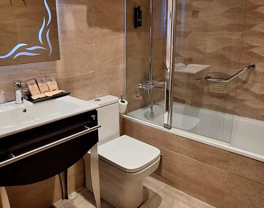 SINGLE CAPACITY 1 Room, Gran Hotel Barcino 4*S, Barcelona
