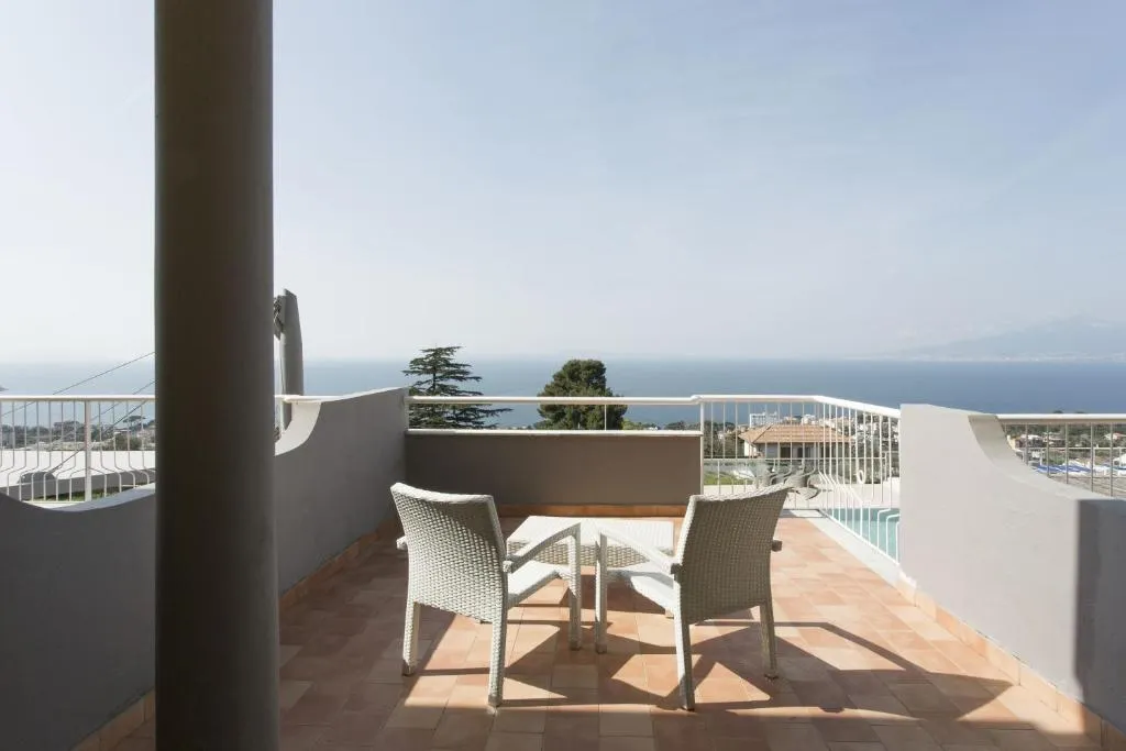 JUNIOR SUITE SEA VIEW Room, Art Hotel Gran Paradiso, Naples