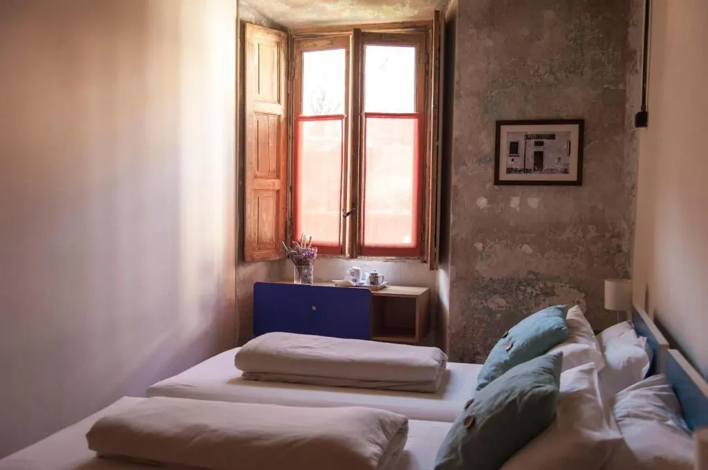 Room, Un Posto A Milano, Milan