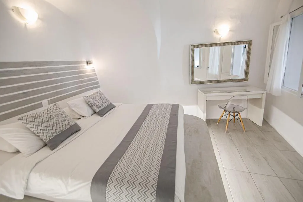 Room, Vogue Suites, Santorini