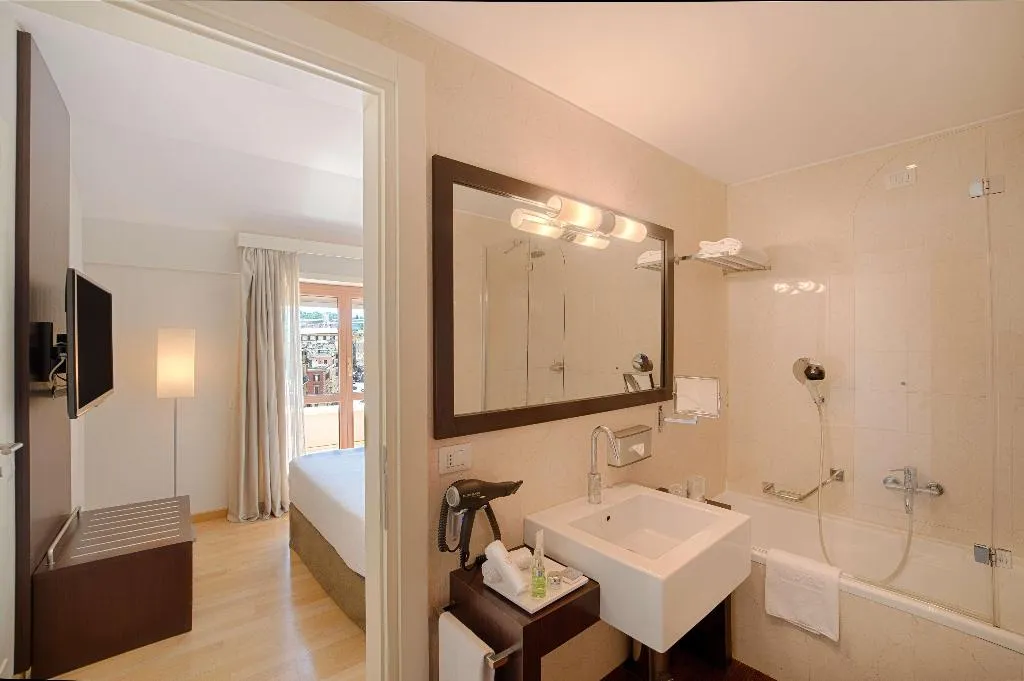 JUNIOR SUITE WITH VIEWS Room, NH Collection Roma Giustiniano, Rome