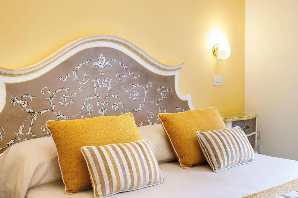 Room, Zi' Teresa, Naples