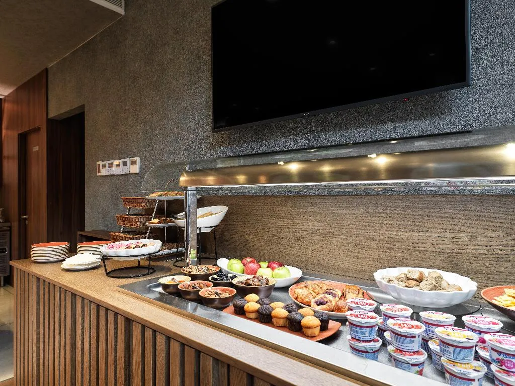 Bar, Leonardo Boutique Hotel Larnaca, Cyprus