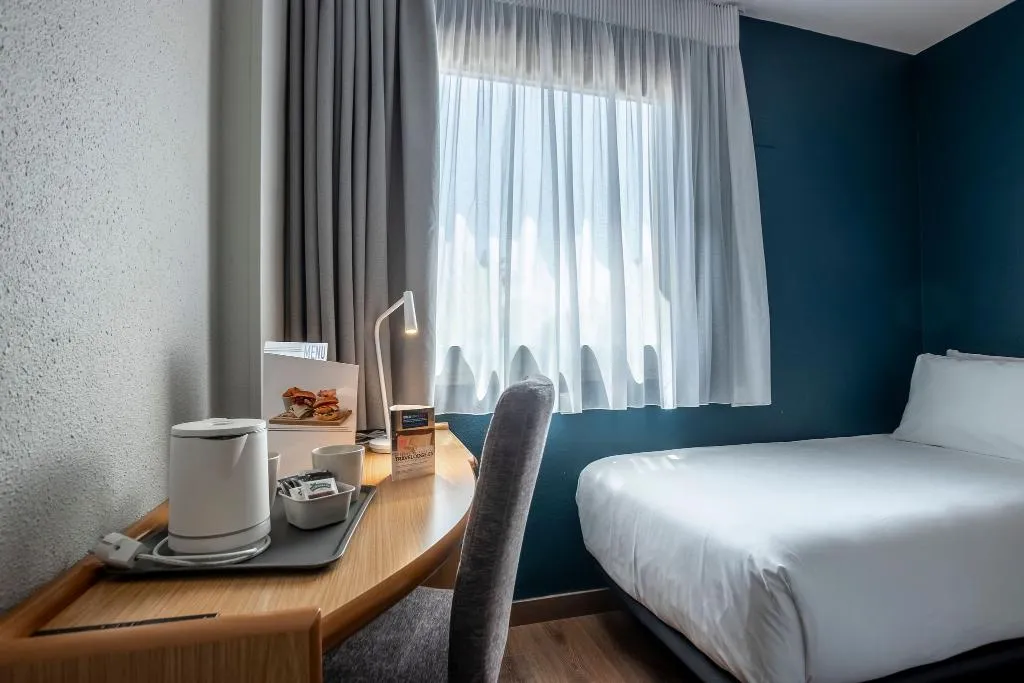 DOUBLE STANDARD Room, Travelodge Alicante Puerto, Costa Blanca