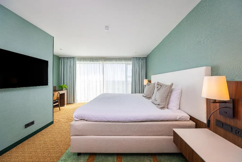 QUADRUPLE DELUXE Room, Van der Valk Hotel Schiphol, Amsterdam