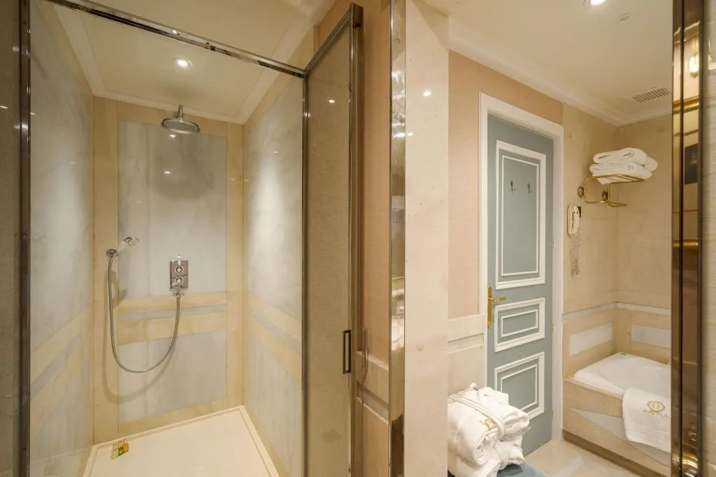 JUNIOR SUITE KING SIZE BED Room, Relais & Chateaux Orfila, Madrid