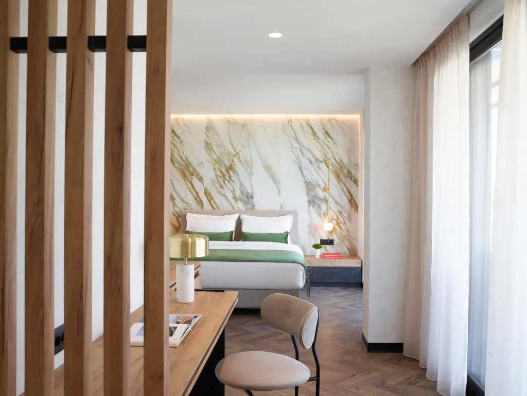 SUITE DELUXE CITY VIEW KING BED Room, The Port Square Hotel, Athens