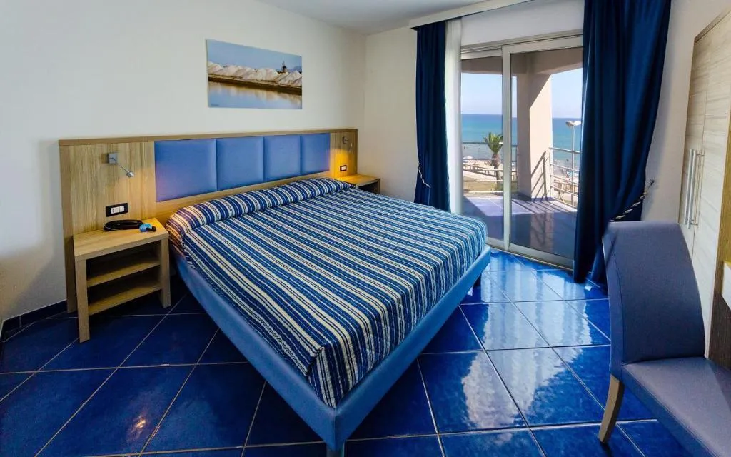 SUITE SEA VIEW CAPACITY 3 Room, Astro Suite Hotel, Palermo