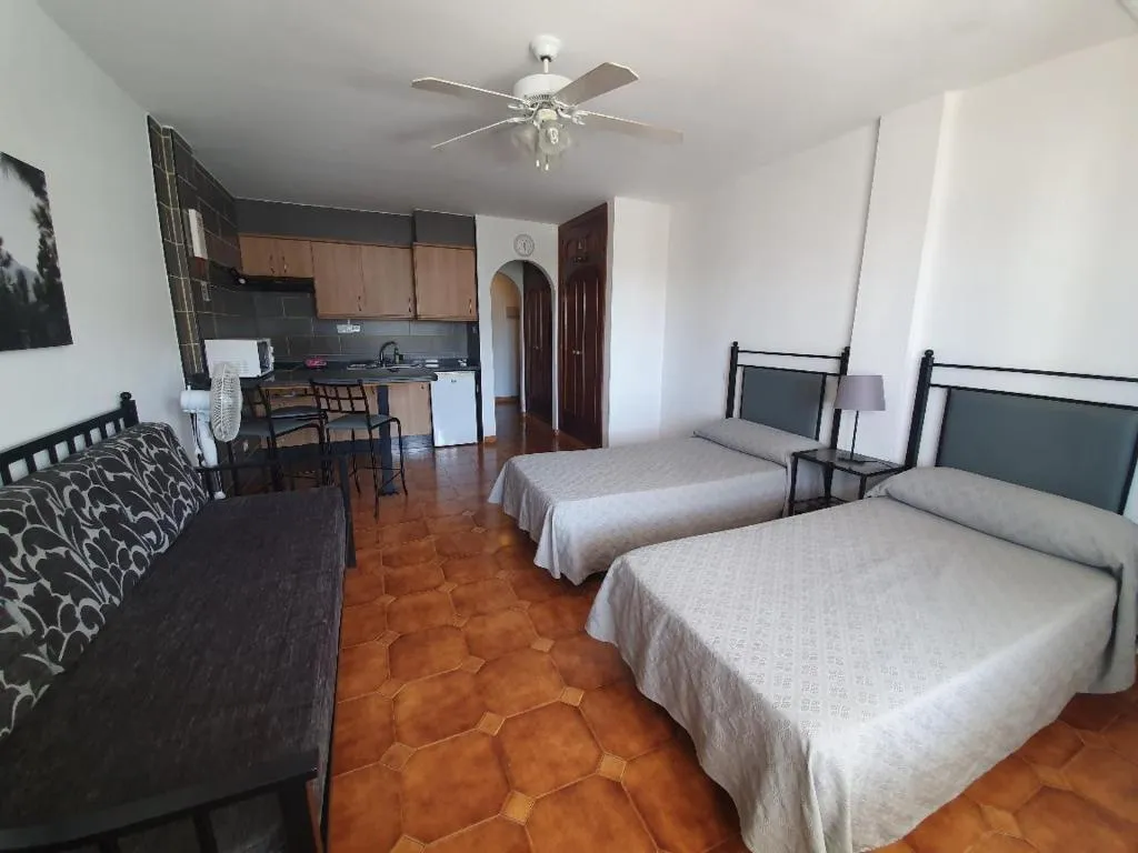 STUDIO CAPACITY 2 Room, Pueblo Torviscas, Tenerife