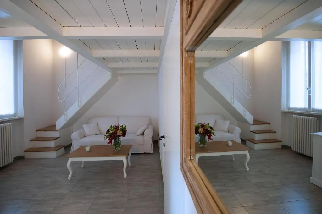 Room, Thea Monza, Milan