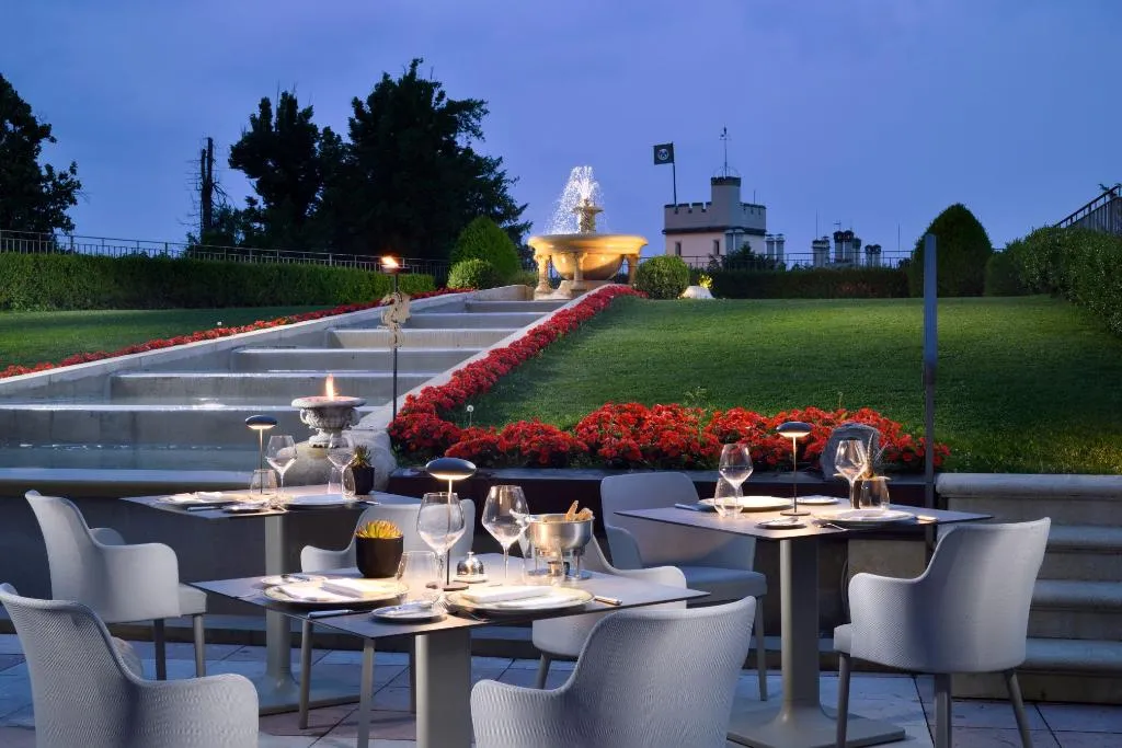 Restaurant, Castello Dal Pozzo, Milan