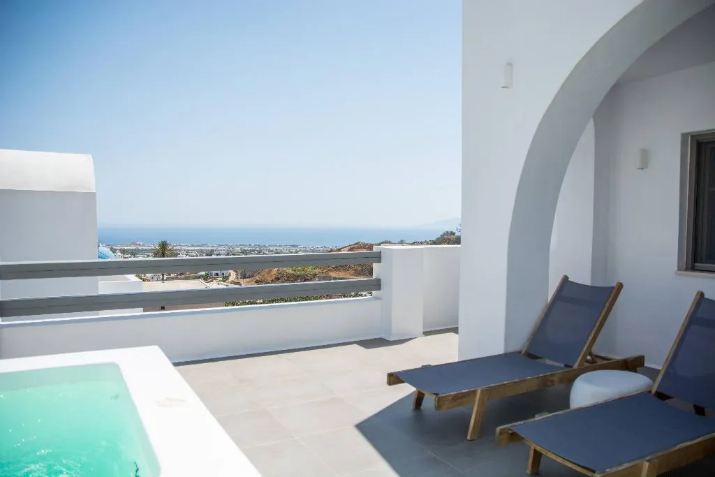 SUITE WITH JACUZZI Room, Amphitrite Suites Santorini, Santorini
