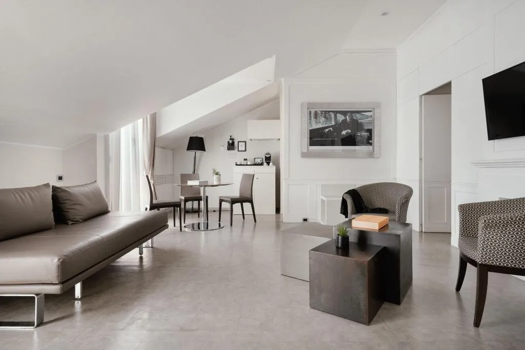 SUITE BUSINESS QUEEN BED Room, Montenapoleone Suites, Milan