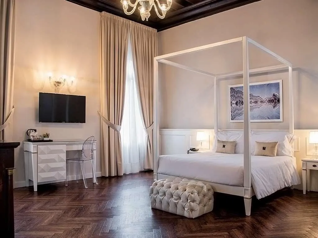 Room, Sonder Salute Palace, Venice
