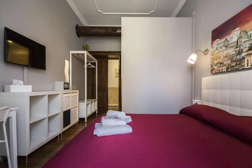 Room, Dulcis In Fundo, Rome