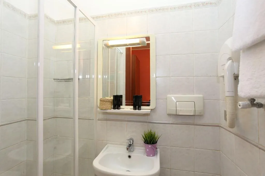 Room, Hotel Pisa, Naples