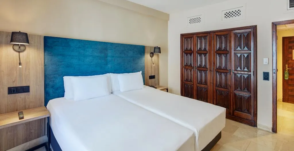 TWIN CLASSIC WITH VIEWS Room, Sercotel Alfonso VI, Madrid