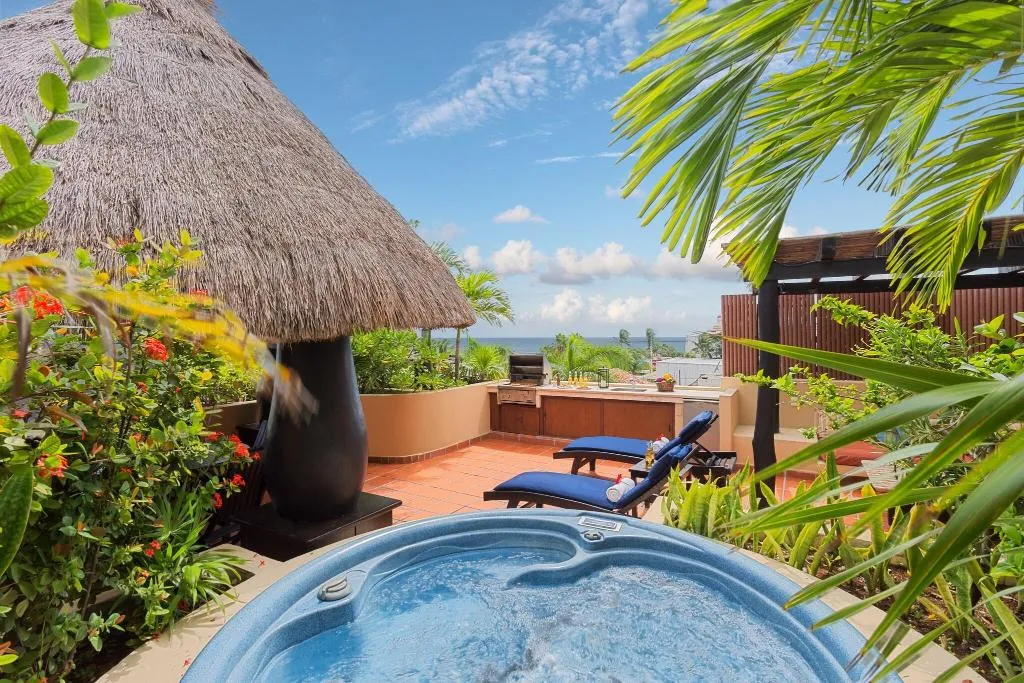 QUADRUPLE TWO BEDROOMS Room, El Taj Ocean Front and Beachside Condo Hotel, Playa Del Carmen