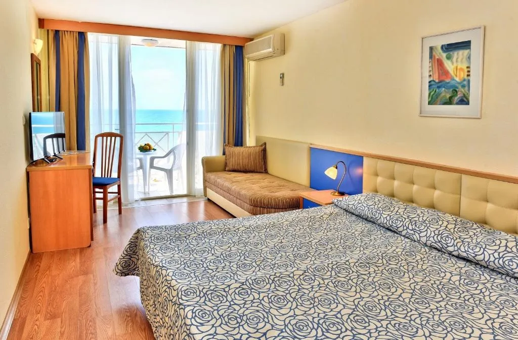 Room, Mura, Varna