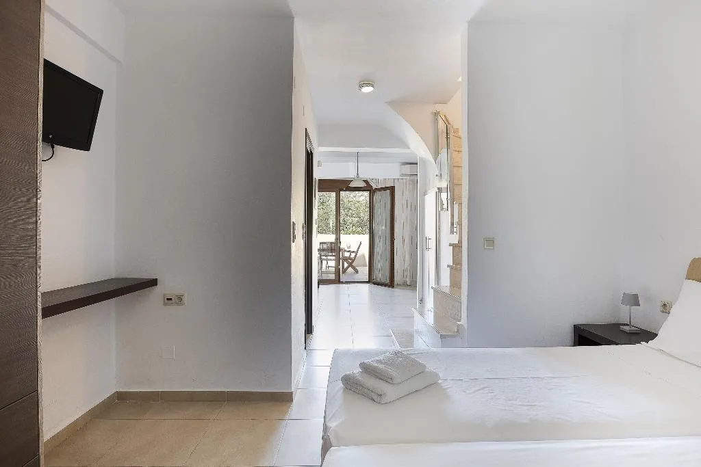 VILLA CAPACITY 6 THREE BEDROOM Room, Pantheon Villas & Suites, Crete