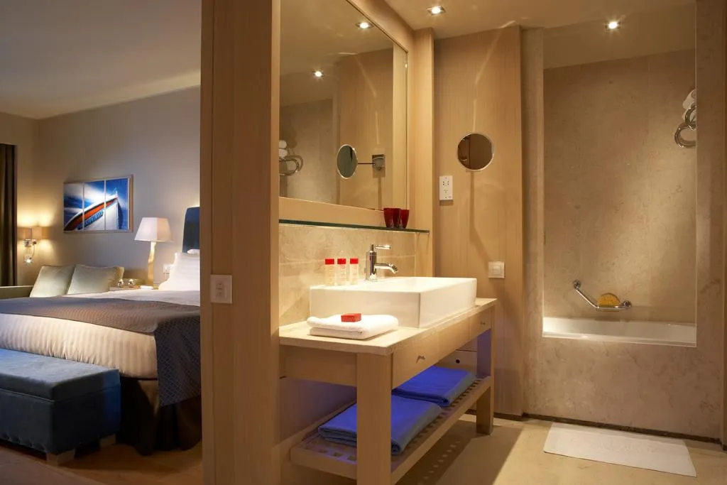 JUNIOR SUITE DELUXE WITH PRIVATE POOL Room, Daios Cove, Crete