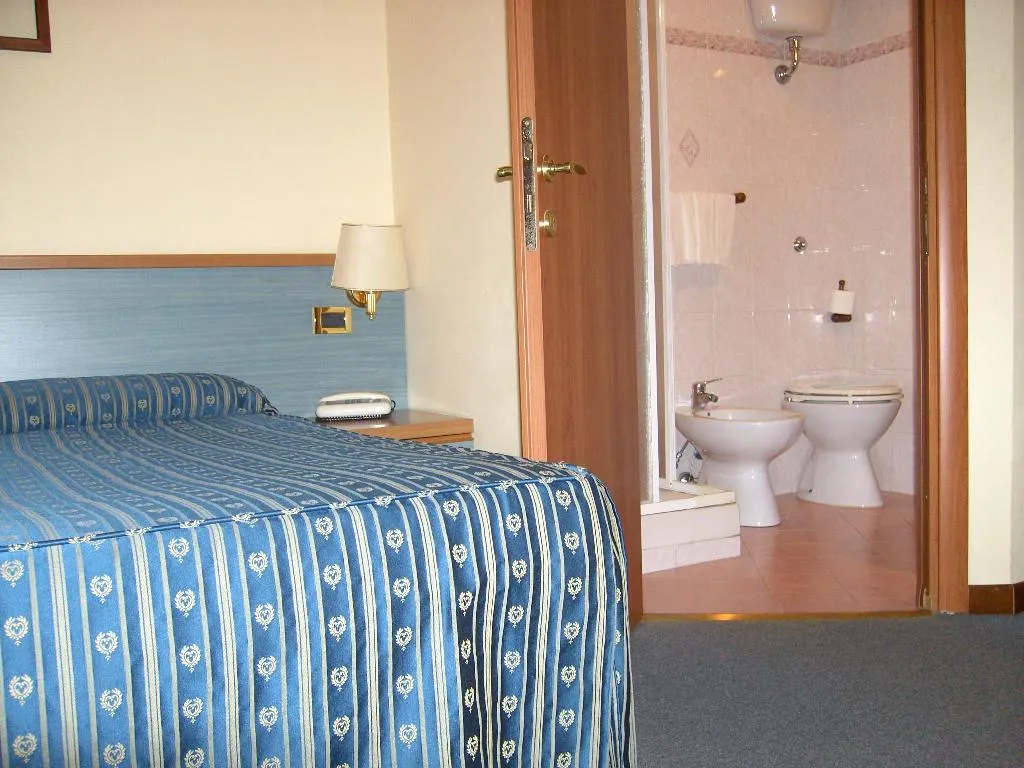 DOUBLE STANDARD Room, Stella, Rome