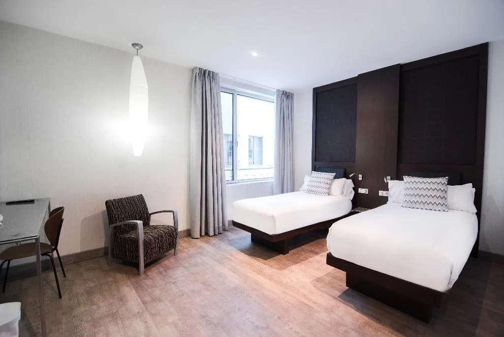 QUADRUPLE STANDARD Room, Petit Palace President Castellana, Madrid