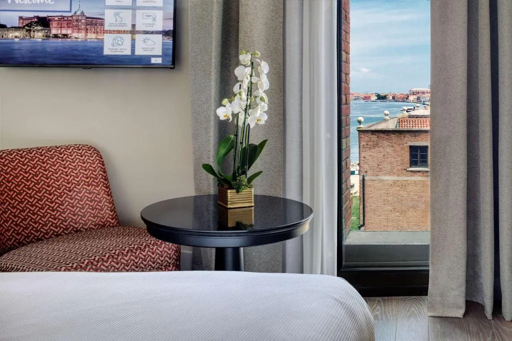Room, Hilton Molino Stucky Venice, Venice