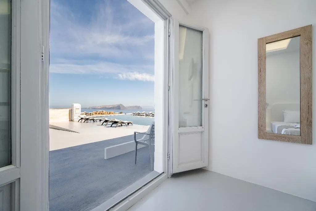 Room WITH VIEWS Room, Serenita Luxury Suites, Santorini