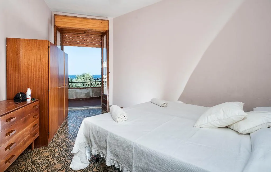 QUADRUPLE WITH BALCONY Room, Villa Liliana, Taormina