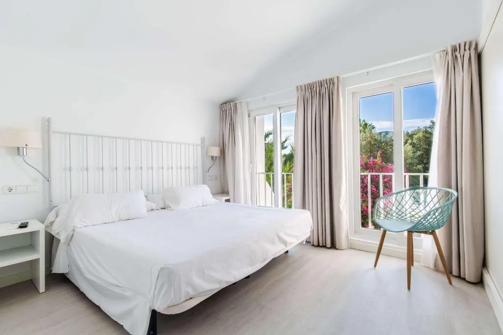 Room, La Pérgola, Majorca