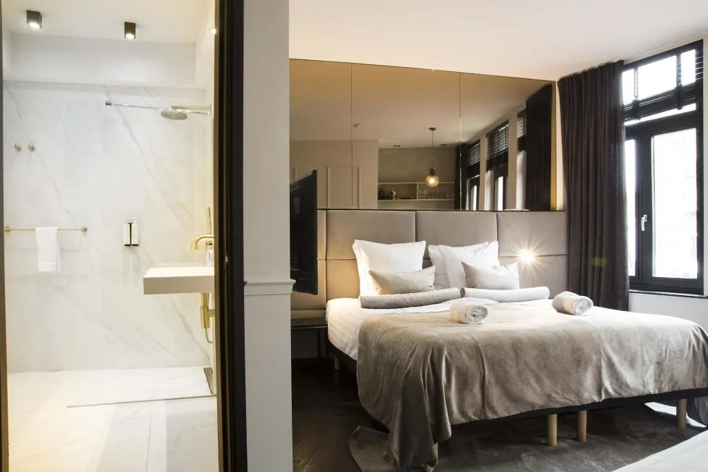 TRIPLE TWO BEDS Room, House Of Amstel, Amsterdam