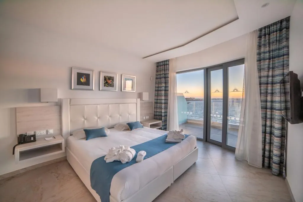 SUITE SUPERIOR WITH VIEWS Room, The Ramla Bay Resort, Malta
