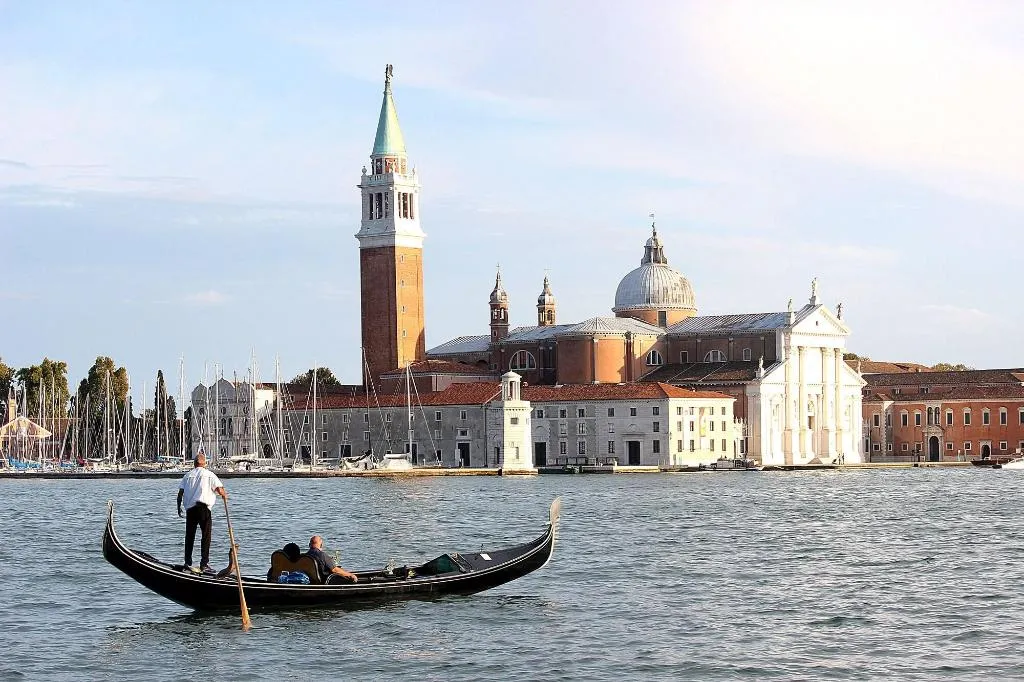 Sports and Entertainment, Silver Star Guest House, Venice